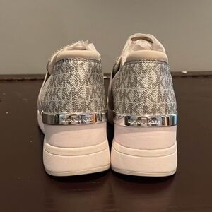 Felix Glitter Chain Mesh Trainer